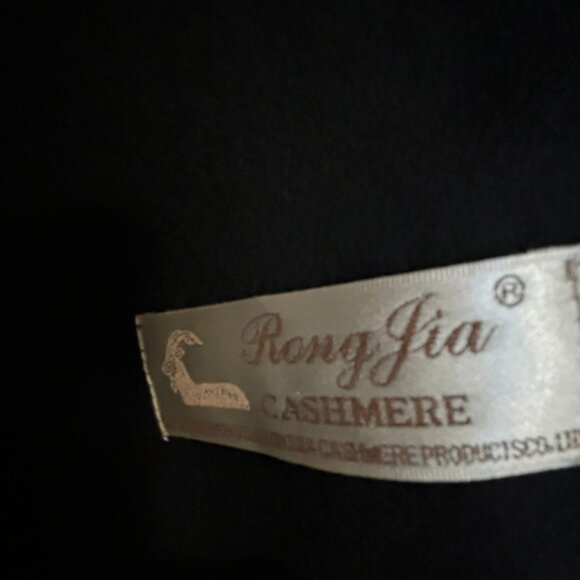 Cashmere, Sheared wool trim. - Picture 5 of 7